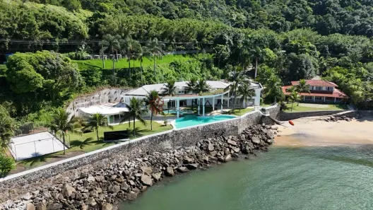 Casa de Condomínio com 6 Quartos para venda ou aluguel, 1500m² no , Mangaratiba