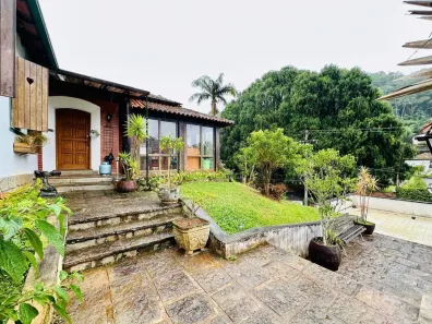Casa com 4 Quartos à venda, 140m² no Quarteirão Ingelheim, Petrópolis