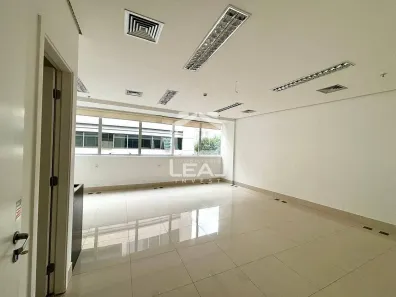 Sala Comercial para alugar, 35m² no Vila Andrade, São Paulo