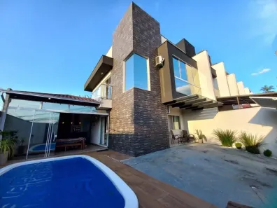 Sobrado com 3 Quartos à venda, 134m² no Petrópolis, Joinville