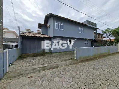 Casa com 3 Quartos para alugar, 180m² no Armação do Pântano do Sul, Florianópolis