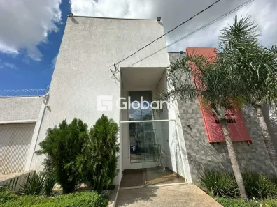Imóvel Comercial com 3 Quartos para alugar, 150m² no Ibituruna, Montes Claros