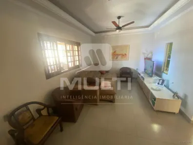 Casa com 3 Quartos para alugar, 200m² no Cidade Jardim, Uberlândia