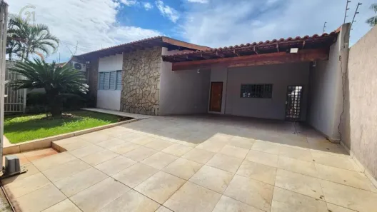 Casa com 4 Quartos para alugar, 250m² no Santos Dumont, Londrina