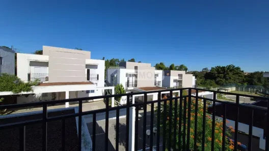 Casa de Condomínio com 3 Quartos para venda ou aluguel, 119m² no Vila Areao, Taubaté