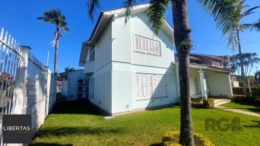 Casa com 4 Quartos à venda, 226m² no Espírito Santo, Porto Alegre