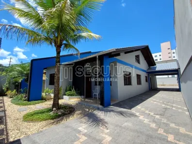 Casa com 4 Quartos para alugar, 250m² no Barra do Rio Cerro, Jaraguá do Sul