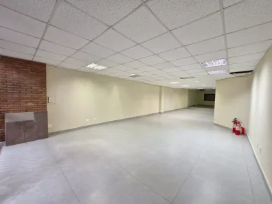 Ponto Comercial para alugar, 220m² no Santa Efigênia, Belo Horizonte