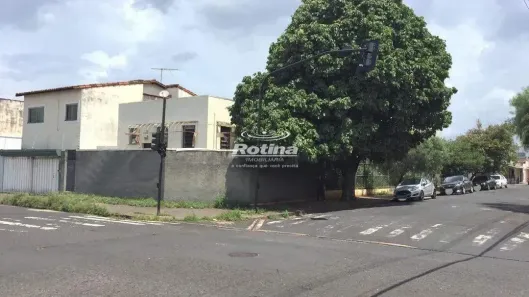 Prédio Comercial para alugar, 479m² no Martins, Uberlândia