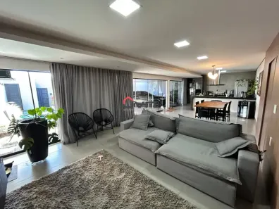 Casa com 3 Quartos à venda, 200m² no Novo Mundo, Uberlândia
