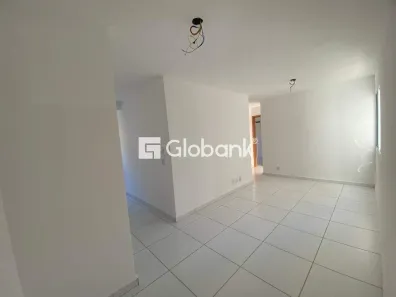 Apartamento com 3 Quartos para alugar, 80m² no São José, Montes Claros