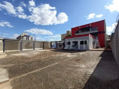 Prédio Comercial para alugar, 405m² no Nossa Senhora Aparecida, Uberlândia