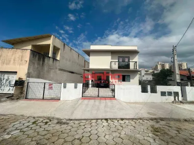 Apartamento com 2 Quartos para alugar, 60m² no Capoeiras, Florianópolis