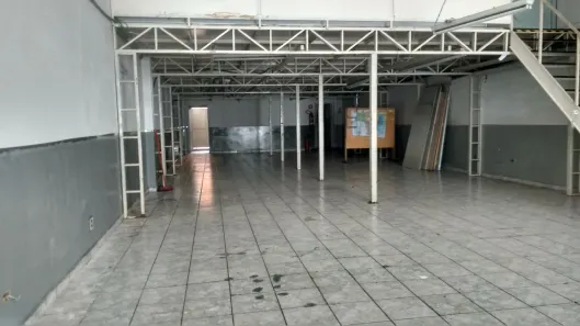 Ponto Comercial para alugar, 250m² no Santa Terezinha, Santo André