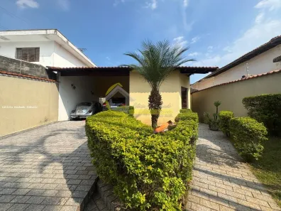 Casa com 3 Quartos à venda, 256m² no Vila Lavínia, Mogi das Cruzes
