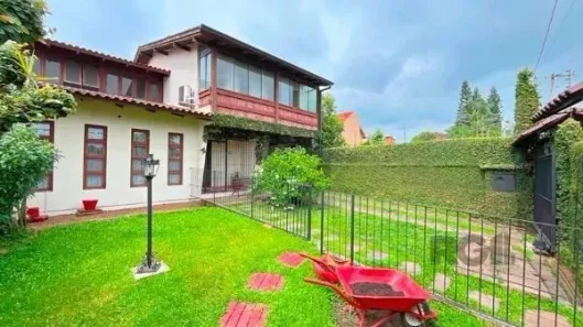 Casa com 3 Quartos à venda, 235m² no Guarujá, Porto Alegre