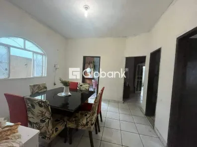 Casa com 4 Quartos à venda, 200m² no Nossa Senhora de Fátima, Montes Claros