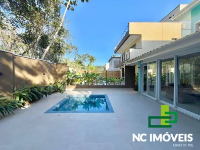 Casa com 3 Quartos para alugar, 220m² no Massaguaçu, Caraguatatuba