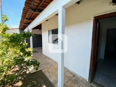 Casa com 3 Quartos para alugar, 130m² no Planalto, Uberlândia