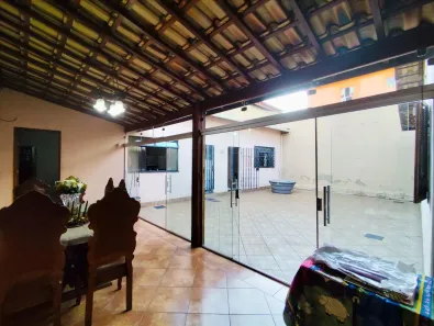 Casa com 5 Quartos para alugar, 372m² no Flamengo, Contagem
