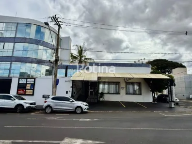 Prédio Comercial para alugar, 200m² no Umuarama, Uberlândia