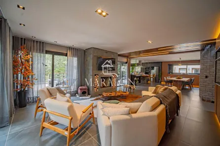 Casa de Condomínio com 4 Quartos à venda, 568m² no Vila Dante, Canela