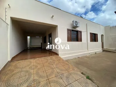 Casa com 2 Quartos à venda, 209m² no Conjunto Costa Telles II, Uberaba