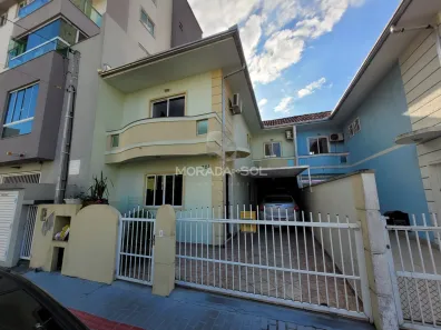 Sobrado com 3 Quartos à venda, 150m² no Castelo Branco, Itapema