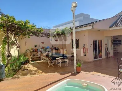 Casa com 3 Quartos à venda, 390m² no Tibery, Uberlândia