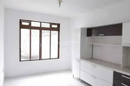 Casa com 2 Quartos para alugar, 120m² no Santana, Porto Alegre