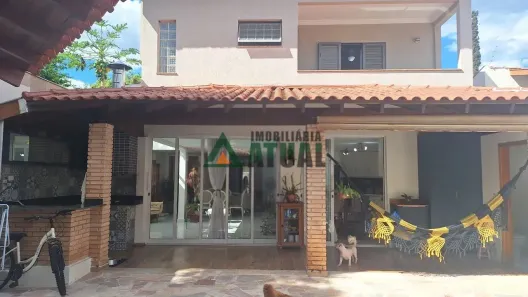 Casa com 3 Quartos à venda, 250m² no Universitário, Londrina