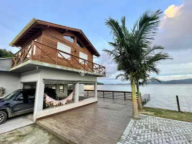 Casa com 3 Quartos à venda, 200m² no Imaruí, Imaruí