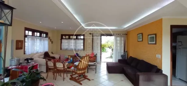 Sobrado com 4 Quartos à venda, 301m² no Centro, Embu-Guaçu