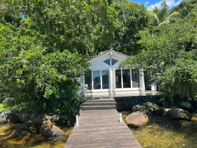 Casa com 3 Quartos à venda, 140m² no Lagoa da Conceição, Florianópolis