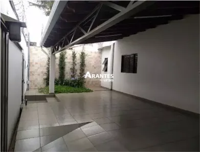 Sobrado com 3 Quartos à venda, 180m² no Jardim Europa, Uberlândia