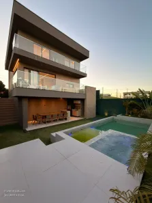 Casa com 4 Quartos à venda, 310m² no Cidade Alpha, Eusébio