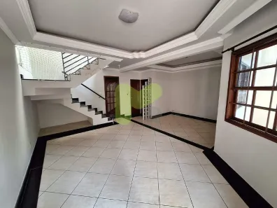 Casa com 5 Quartos para alugar, 198m² no Granja dos Cavaleiros, Macaé