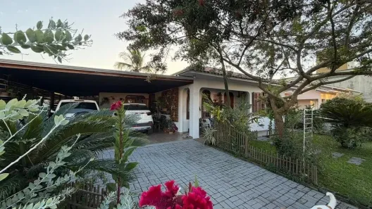 Casa com 3 Quartos para alugar, 215m² no Centro, Tijucas
