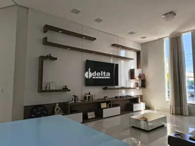 Casa de Condomínio com 3 Quartos à venda, 200m² no Novo Mundo, Uberlândia