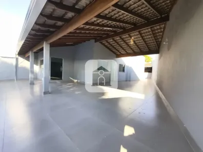 Casa com 3 Quartos para alugar, 171m² no Segismundo Pereira, Uberlândia