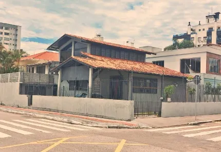 Casa com 4 Quartos à venda, 262m² no Balneário, Florianópolis