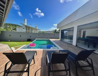 Casa com 3 Quartos para alugar, 460m² no Praia Brava, Florianópolis