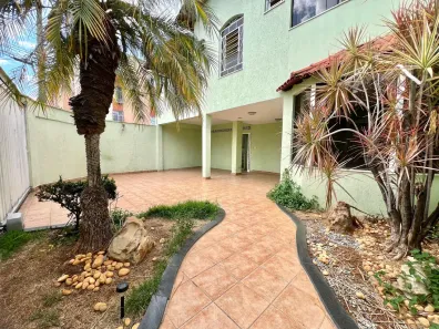 Casa com 4 Quartos à venda, 255m² no Alípio de Melo, Belo Horizonte