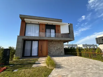 Casa de Condomínio com 4 Quartos à venda, 228m² no XANGRI-LÁ, Xangri-lá