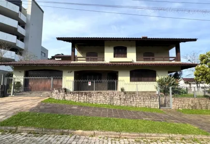 Casa com 6 Quartos para alugar, 302m² no Vila Verde, Caxias do Sul