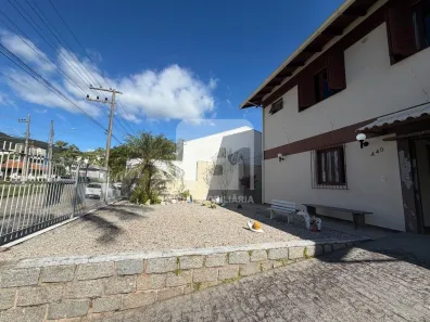 Casa com 3 Quartos para alugar, 300m² no Córrego Grande, Florianópolis