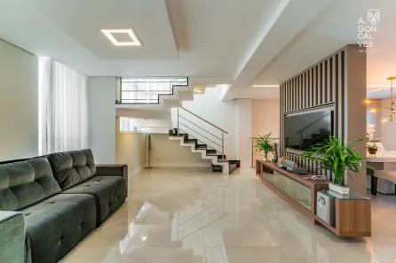 Casa de Condomínio com 3 Quartos para alugar, 232m² no Uberaba, Curitiba