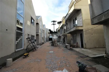 Sobrado com 3 Quartos à venda, 131m² no Uberaba, Curitiba
