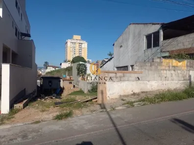 Lote/Terreno à venda, 300m² no Barreiros, São José