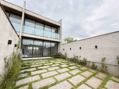 Casa com 3 Quartos à venda, 144m² no Rio Pequeno, Camboriú